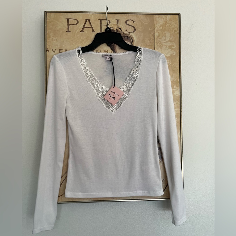 Rouje white top and storage bag